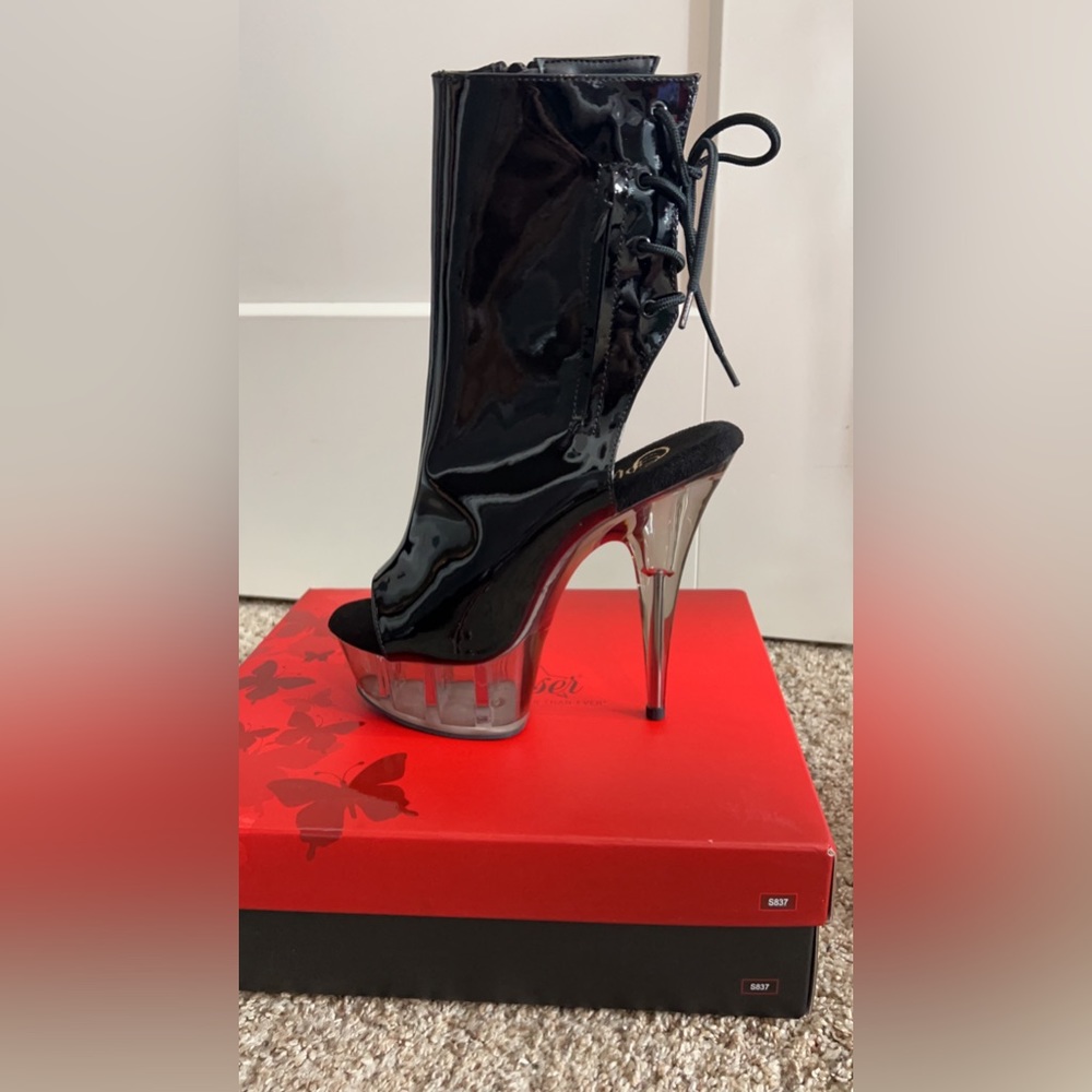 Ankle high black pleasers